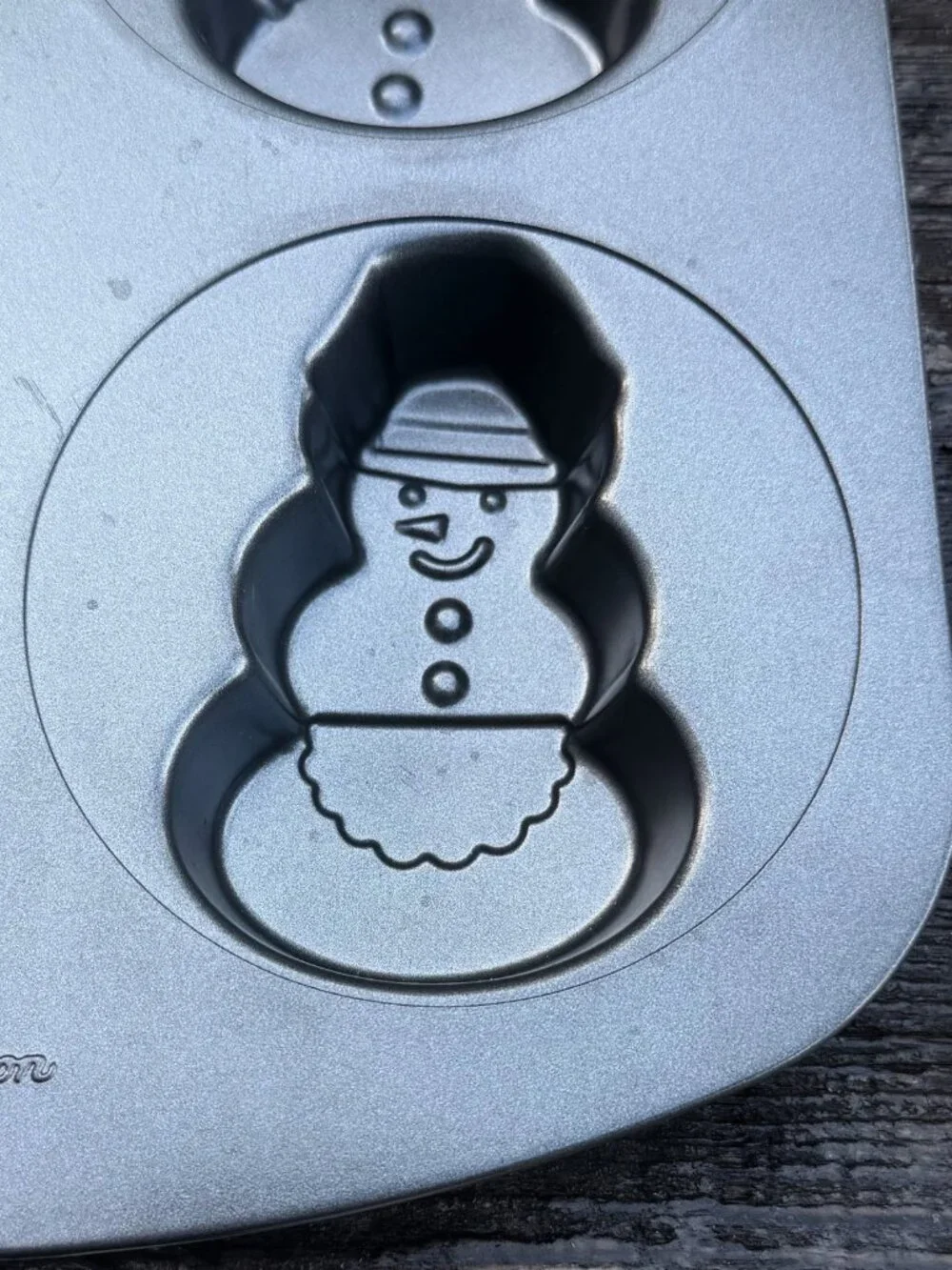 Wilton Christmas Nonstick 10x16 Pan 6 Deep Muffin Mold Snowman Mini Cakes Cookie